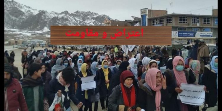 The Taliban forced women to take part in their organized march in Daikundi