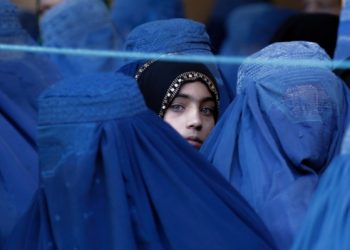 زنان نقش ها و هویت پنهان