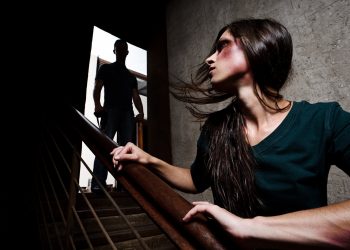 نقش زنان در تجاوز به آن‌ها چیست؟