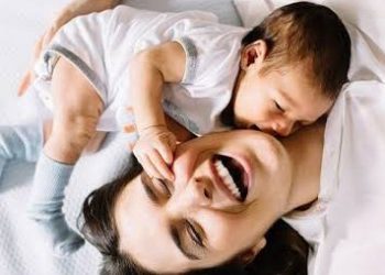 در-غربت-زادبوم-مادری-آمیختگی-با-جهان-علیهِ-زبان