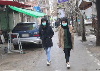 نگاه‌های رمزآلود عابران جاده‌ها