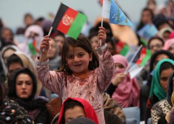 زنان افغانستان؛ اکثریت آسیب‌پذیر از جنگ و صلح