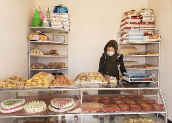 ثریا مبتکر نخستین کارگاه شیرینی‌پزی در دایکندی