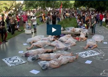 خشونت علیه زنان در آرژانتین؛ زنان با بدن‌های برهنه اعتراض کردند