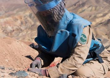 زنانی که زندگیشان وابسته به مین است 4 زنانی که زندگیشان وابسته به مین است زنانی که زندگیشان وابسته به مین است