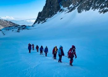 برای دومین بار دختران کوهنورد بامیان قله شاه فولادی را فتح کردند