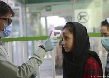 جولان موج سوم؛ بی‌پروایی مسئولین و بی‌باوری مردم به کرونا