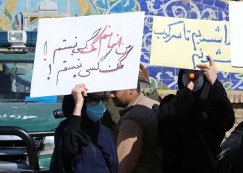 چرا طالبان زنان را از جامعه جدا میکند؟ 3 چرا طالبان زنان را از جامعه جدا میکند؟ چرا طالبان زنان را از جامعه جدا میکند؟