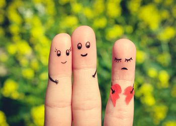 چرا بجای تداوی تو، زن دیگر نگیرم؟