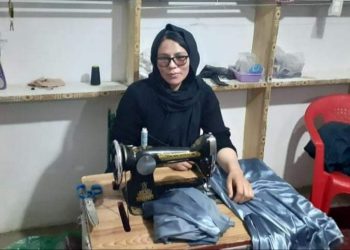 معصومه رها؛ شاعر درگیر با چرخ خیاطی