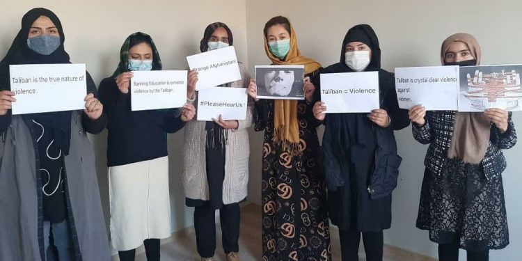اعتراض زنان علیه طالبان در کابل؛ «طالبان هویت زنان را محو می‌کنند»