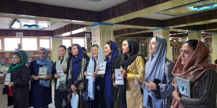 «خیابان؛ اعتراض و قدرت»: از مبارزهی خیابانی تا مسابقهی کتابخوانی زنان در کابل 1 «خیابان؛ اعتراض و قدرت»: از مبارزهی خیابانی تا مسابقهی کتابخوانی زنان در کابل «خیابان؛ اعتراض و قدرت»: از مبارزهی خیابانی تا مسابقهی کتابخوانی زنان در کابل