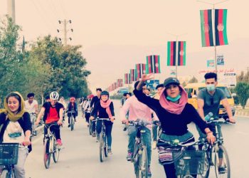 و زندگی جریان دارد