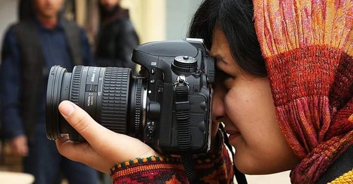 مشکلات خبرنگاران افغانستان: سانسور، عدم دسترسی به اطلاعات و فقر 1 مشکلات خبرنگاران افغانستان: سانسور، عدم دسترسی به اطلاعات و فقر مشکلات خبرنگاران افغانستان: سانسور، عدم دسترسی به اطلاعات و فقر