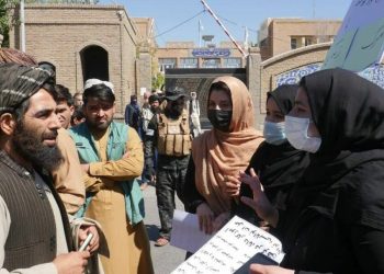 با خشم در ستیزه؛ مبارزات نرم دختران هریوا