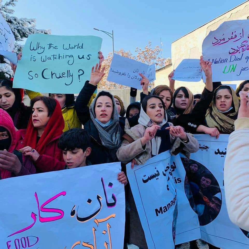 جنبش خودجوش زنان معترض افغانستان به جامعه جهانی و طالبان: «گرسنگی شوخی نیست!»
