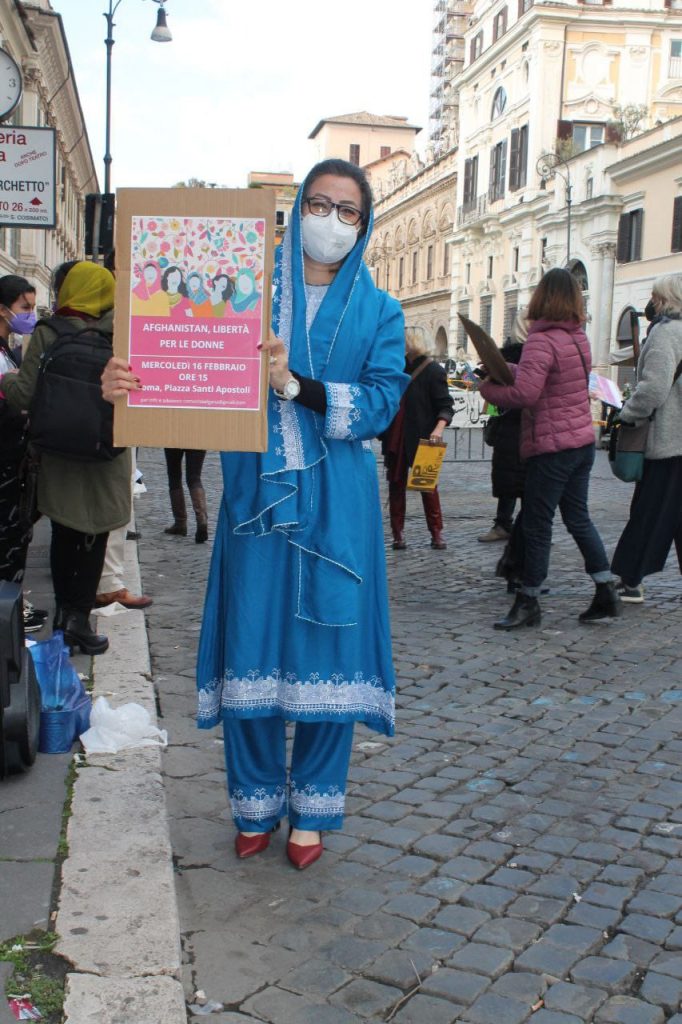 گردهمایی اعتراضی در حمایت از زنان افغانستان در شهر (رم) ایتالیا