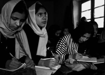 فخریه؛ مسدود بودن مکاتب نباید انگیزه با سواد شدن را از دختران‌ما بگیرد