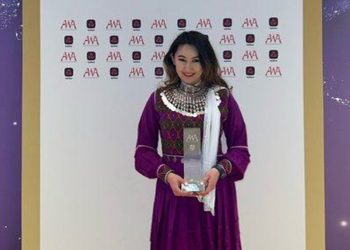 حمیرا رضایی جایزه زنان موفق آسیا در بریتانیا را گرفت