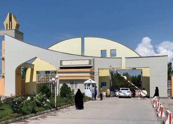 طالبان در هرات: استادان زن هنگام تدریس صورت شان را کامل بپوشانند