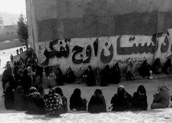 زنان نیازمند؛ سرگردان در کوچه پس‌کوچه‌های کابل به‌دنبال گوشت قربانی