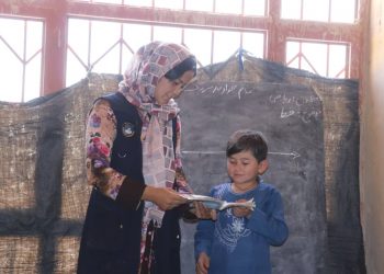 زنی که رضاکاری را به رنج بی‌کاری و خانه‌نشینی ترجیح می‌دهد