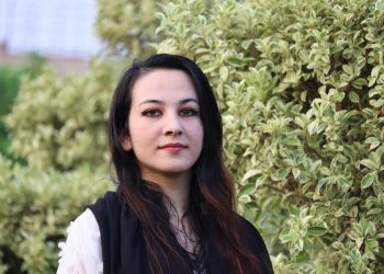 تقلا کردن بین مرگ و زندگی 5 تقلا کردن بین مرگ و زندگی تقلا کردن بین مرگ و زندگی