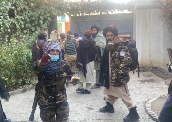 زندگی در سایۀ طالبانیسم: تمام اسناد و لباس‌های نظامی را آتش زدم