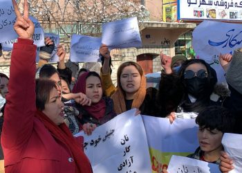 مبارزات رهایی‌بخش زنان از میان دو پوسیده؛(امپریالیسم و بنیادگرایی دینی)