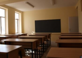 زنگ مکتب برای دانش‌آموزان پسر نواخته شد