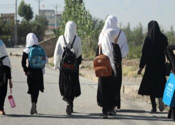 خودکشی خواهرم باعث بیداری خانواده شد