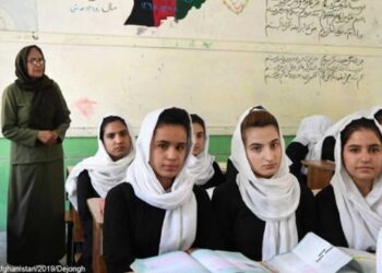 بود آیا که در مدرسه‌ها بگشایند؟