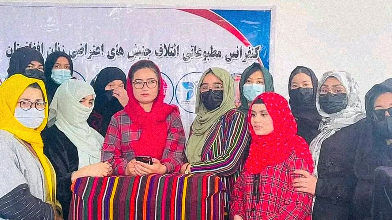 زنان معترض به-تام ویست