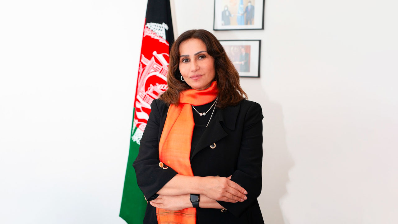 منیژه باختری