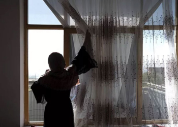 «به خاطر فقر و درمان مادرم، مجبور به ازدواج شدم»