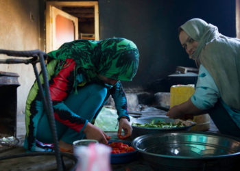 عید؛ روزی که زنان بیشتر از هر روز در آشپزخانه هستند