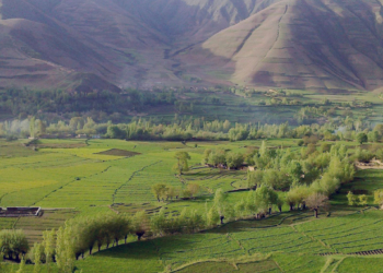 دختران دهکده؛ شور زندگی و سنت‌های سنگ‌شده