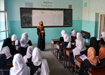 روز معلم؛ تابلویی حُزن‌انگیز از احوال زنان در افغانستان