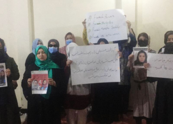 اعتراض زنان مهاجر در پاکستان: کشتار شیعیان در افغانستان متوقف و زندانیان از بند طالبان آزاد شوند