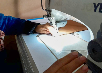 سرگذشت دختران بعد از ممنوعیت تحصیل توسط طالبان؛ شماری از دختران به شغل‌های خیاطی و دکان‌داری روی آورده‌اند