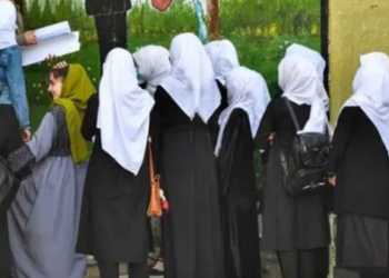 آخرین خداحافظی با دیوارهای مکتب